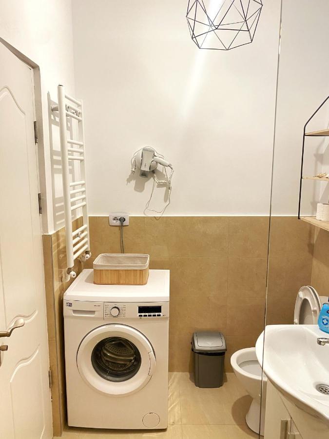 Royal Reed Apartments นาโวดาริ ภายนอก รูปภาพ