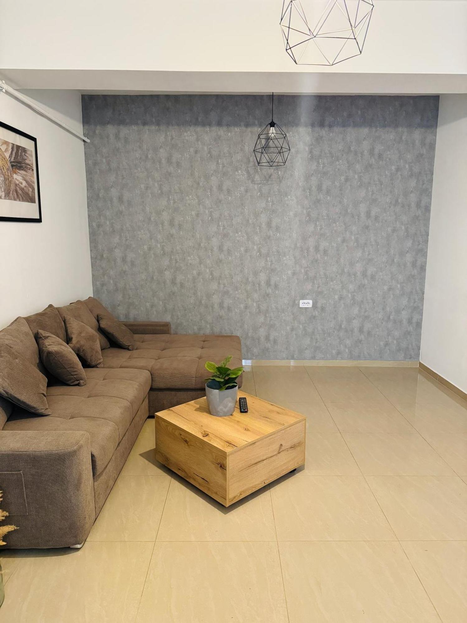 Royal Reed Apartments นาโวดาริ ภายนอก รูปภาพ